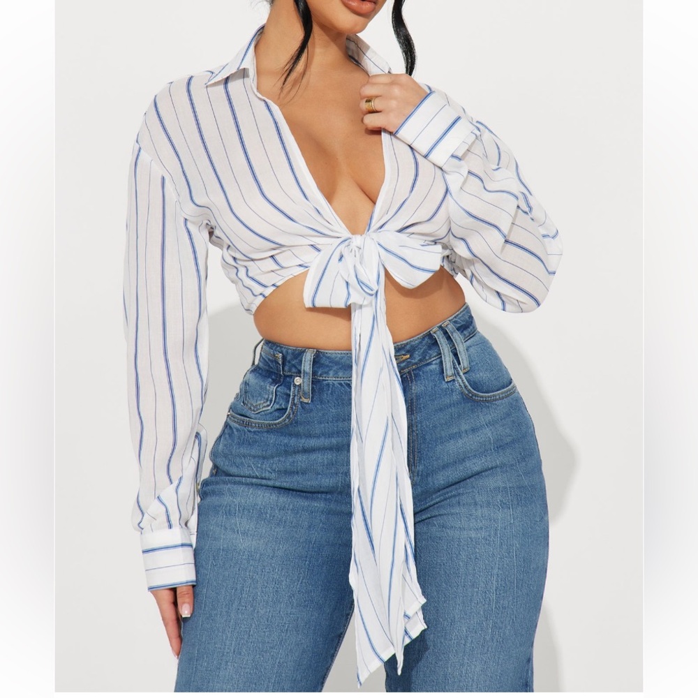 Striped blouse 🤍💙